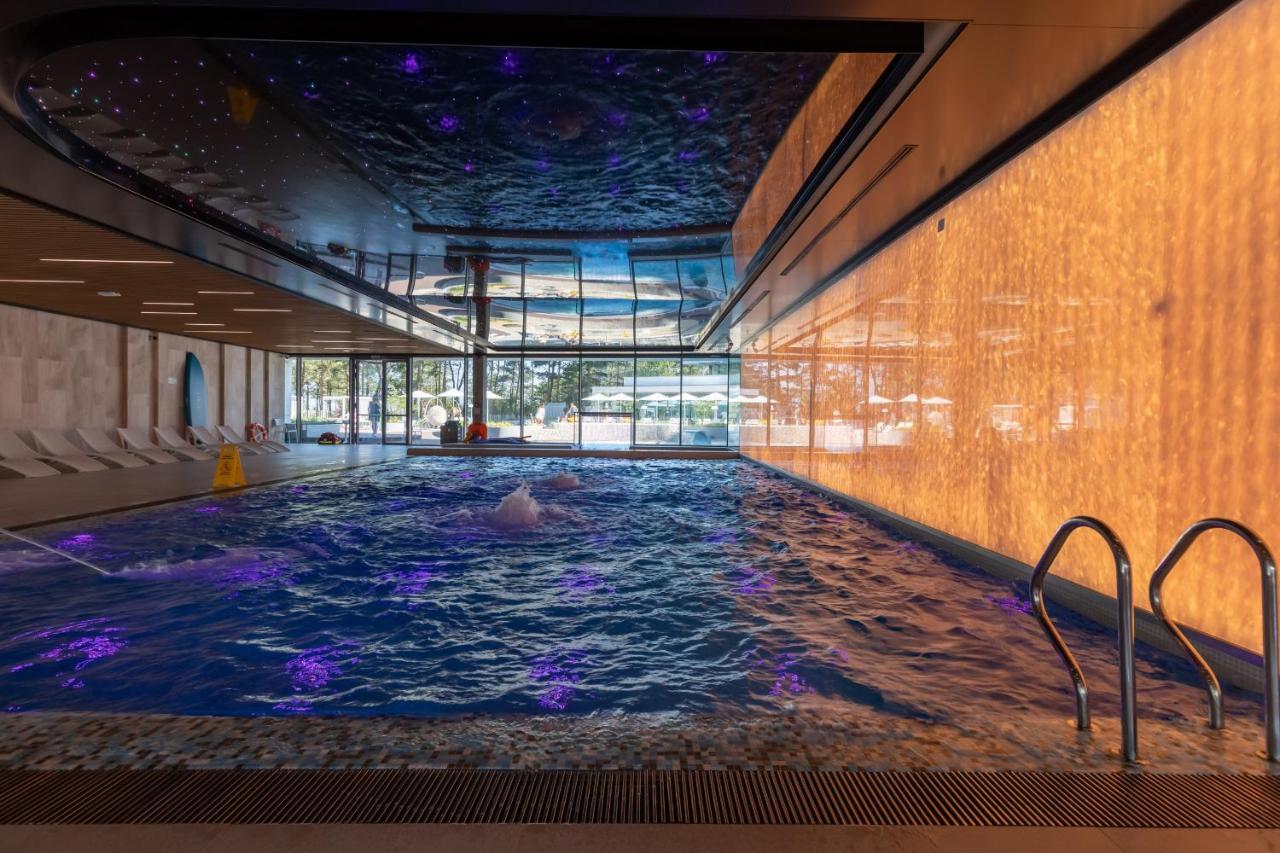 Royal Waves Resort & Spa - Apartment With Parking By Noclegi Renters 米兹多洛杰 外观 照片