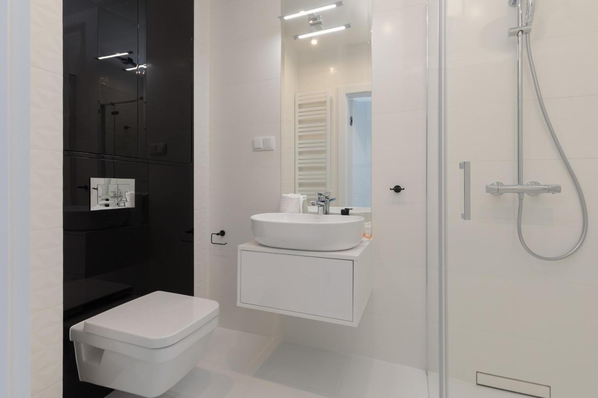 Royal Waves Resort & Spa - Apartment With Parking By Noclegi Renters 米兹多洛杰 外观 照片