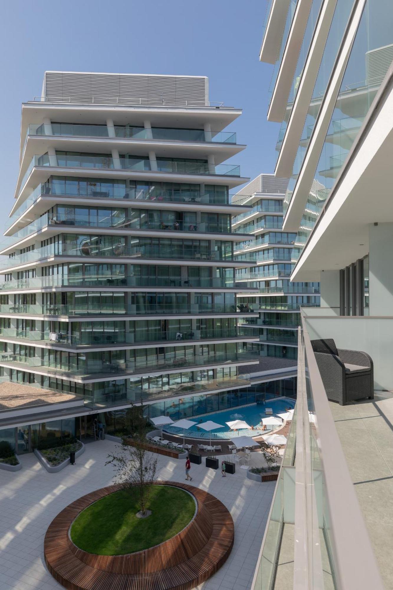 Royal Waves Resort & Spa - Apartment With Parking By Noclegi Renters 米兹多洛杰 外观 照片