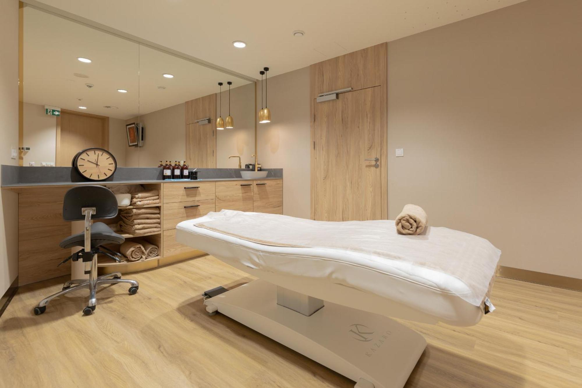 Royal Waves Resort & Spa - Apartment With Parking By Noclegi Renters 米兹多洛杰 外观 照片