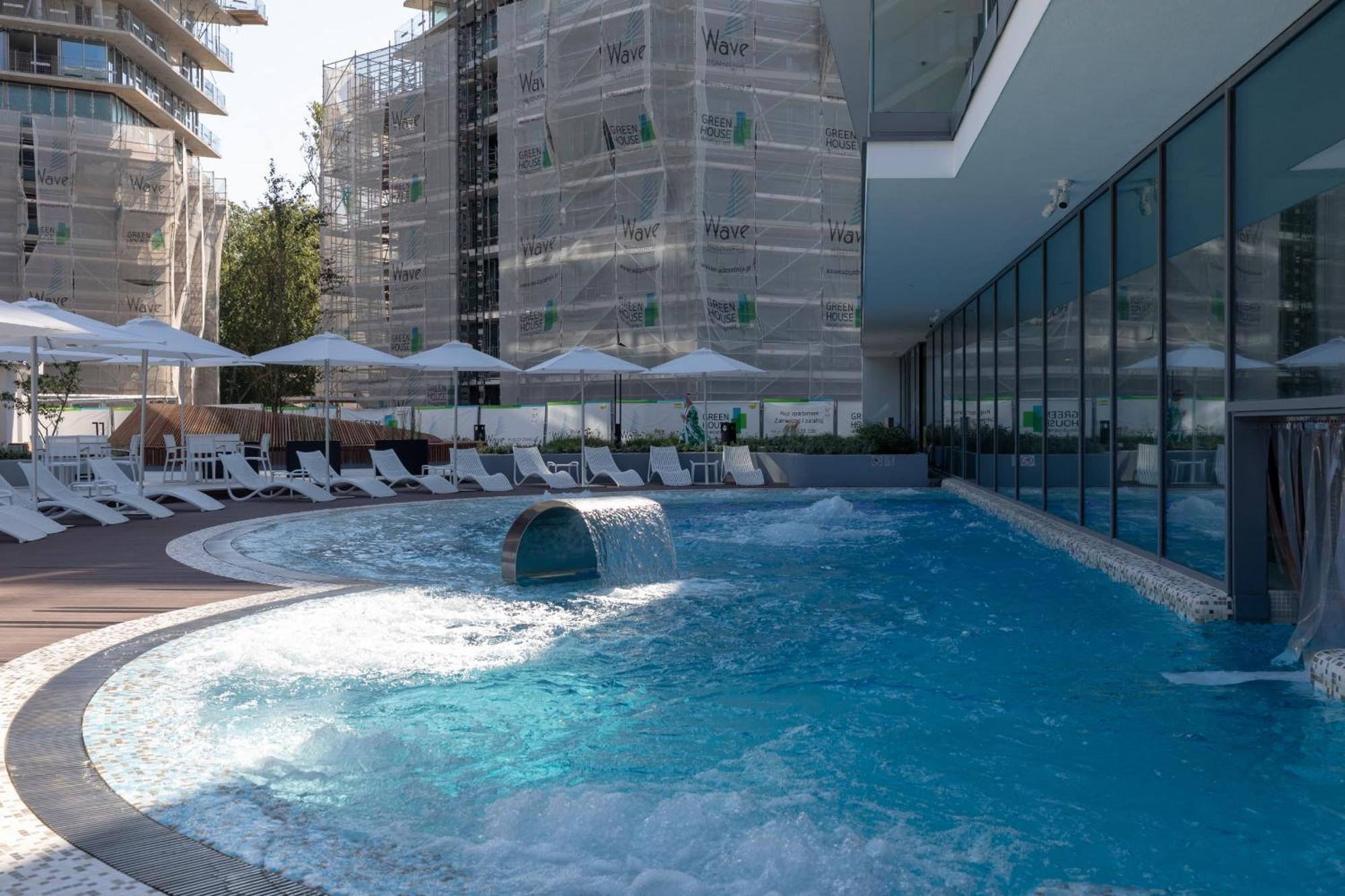 Royal Waves Resort & Spa - Apartment With Parking By Noclegi Renters 米兹多洛杰 外观 照片